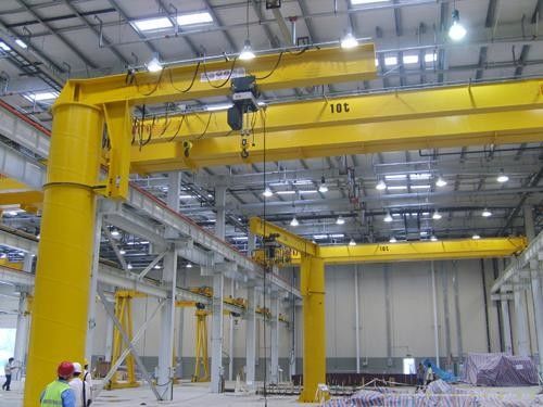 2000Kg montowany na podłodze wolnostojący żuraw z wiszącym pilotem