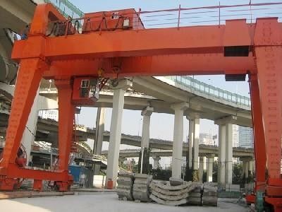 Stocznia towarowa Q235 Q345 Dwudźwigarowa suwnica bramowa 100 ton typu MG