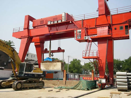 Stocznia towarowa Q235 Q345 Dwudźwigarowa suwnica bramowa 100 ton typu MG